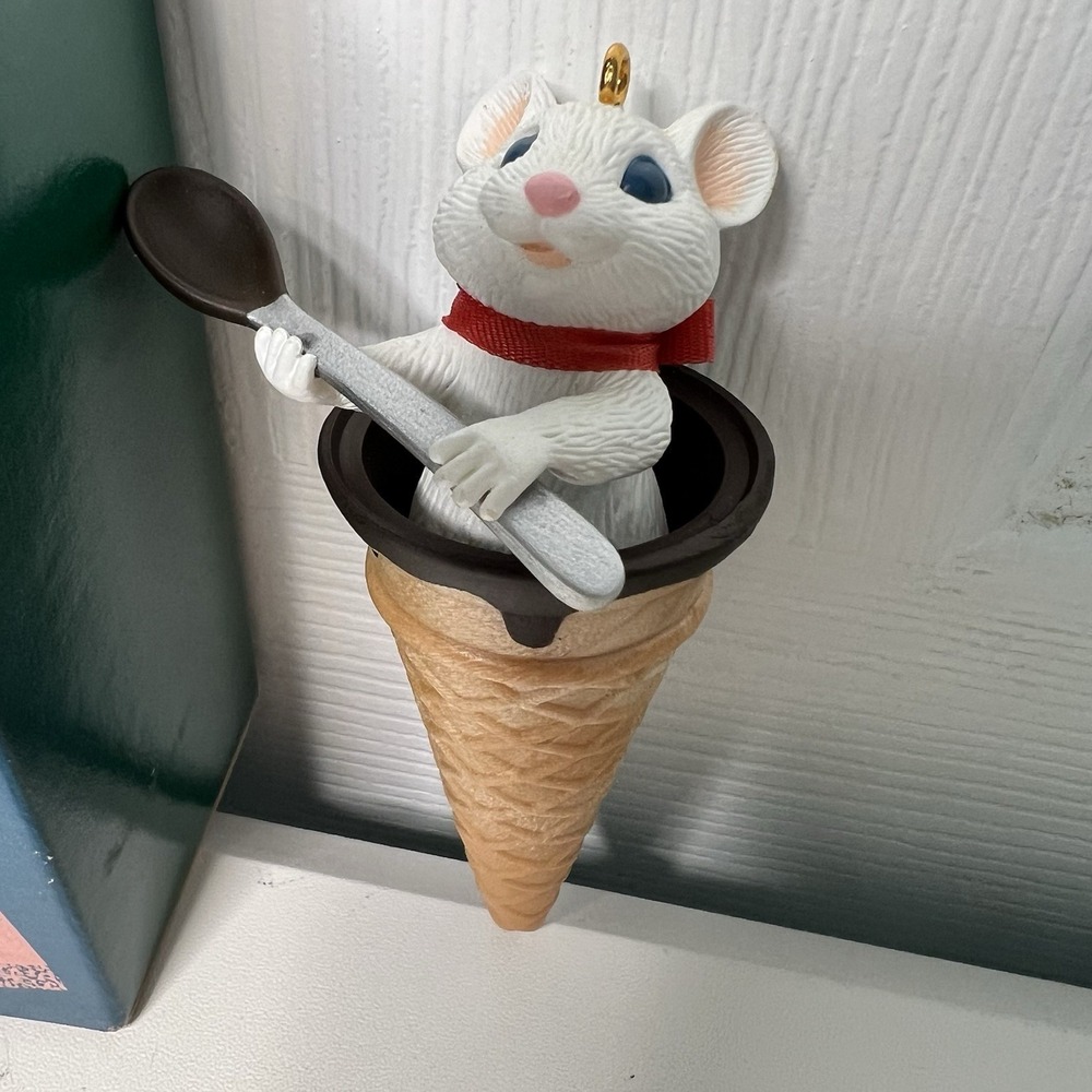 VTG 1988 Hallmark keepsake Ornament‎ Mouse Ice Cream Cone